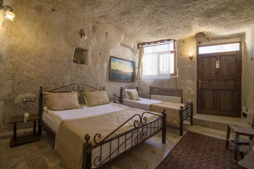Emit Cave Hotel