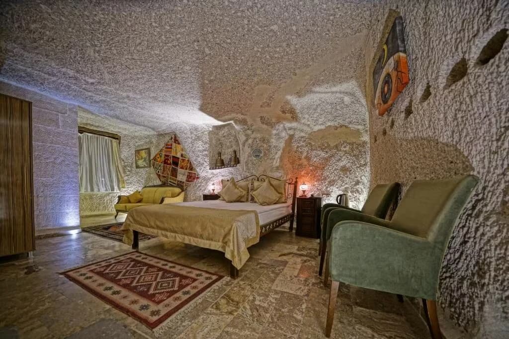 Emit Cave Hotel