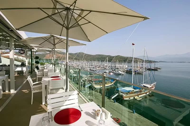 Alesta Yacht Hotel